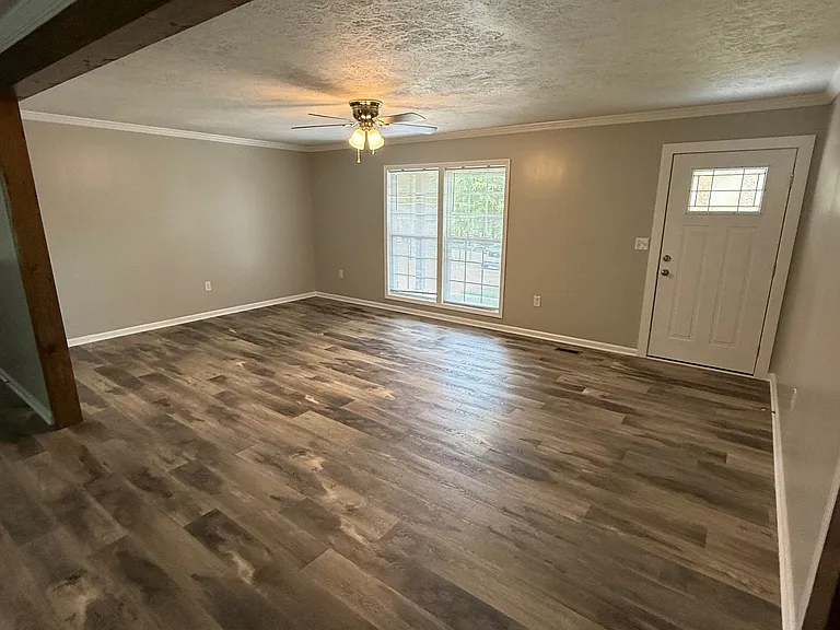 4606 Mountain Crest Dr — Photo 5