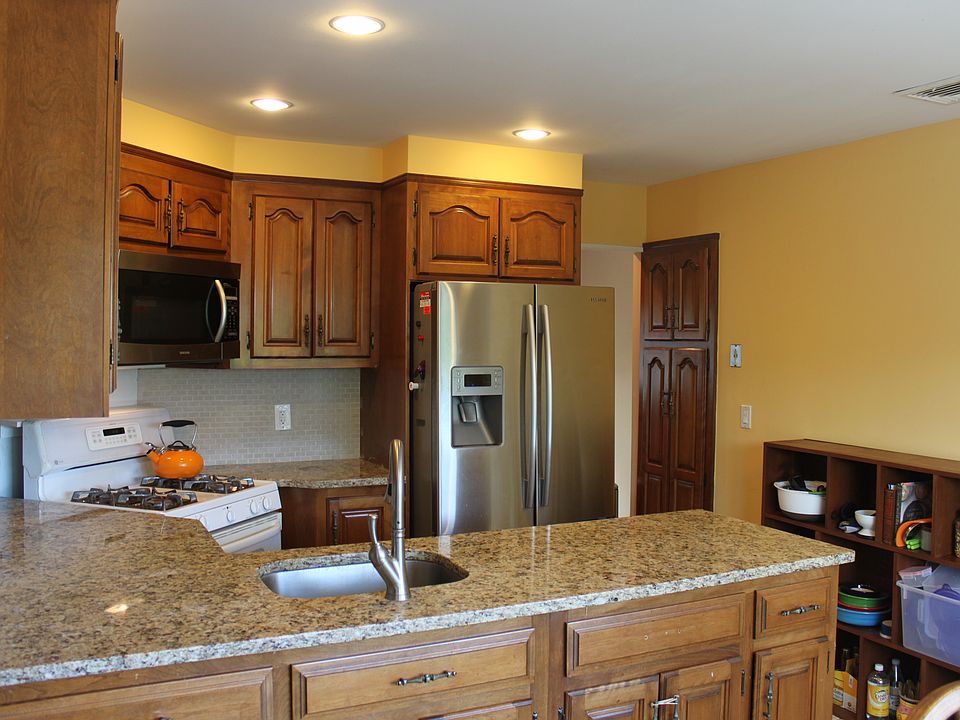 1st image of 18 Beatrice Ln
