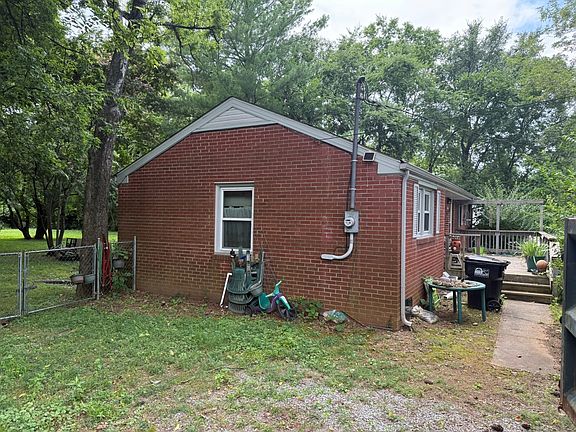 4th image of 1510 Leaf Ave