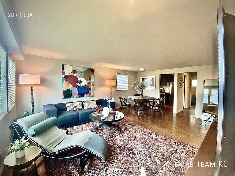 1020 W 44th St #6 — Photo 1