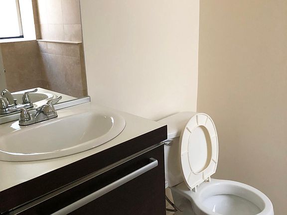 4th image of 5054 N Winthrop Ave #206A