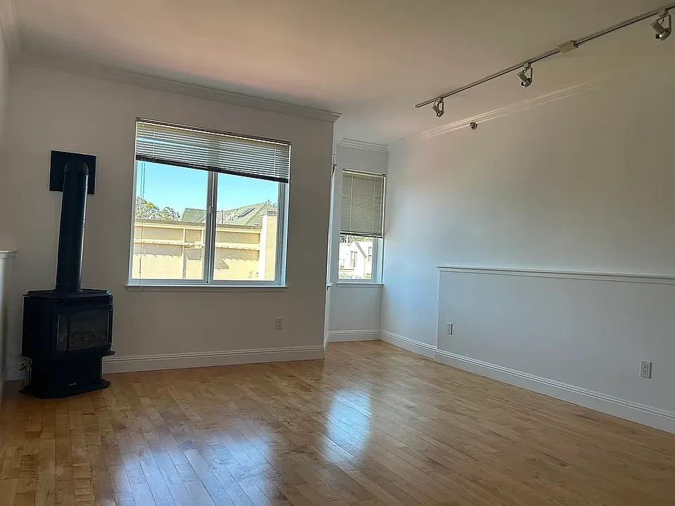 1738 Haight St #303