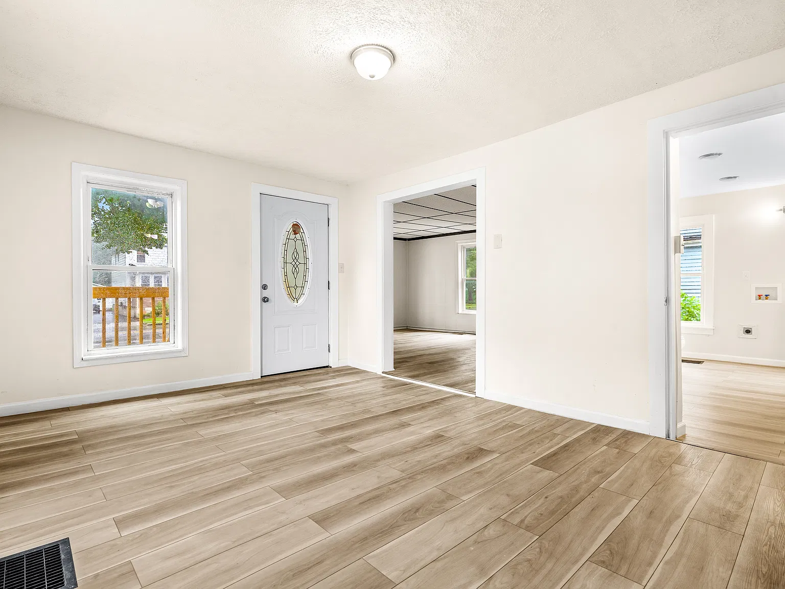 3 bed, 1.5 bath, 1740 sqft, $2,000 — Photo 2