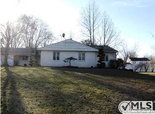 4 Grayson Ln, Manalapan, NJ 07726