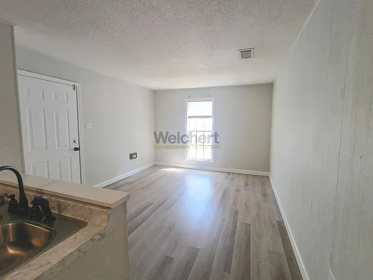 108 N 7th St — Photo 2