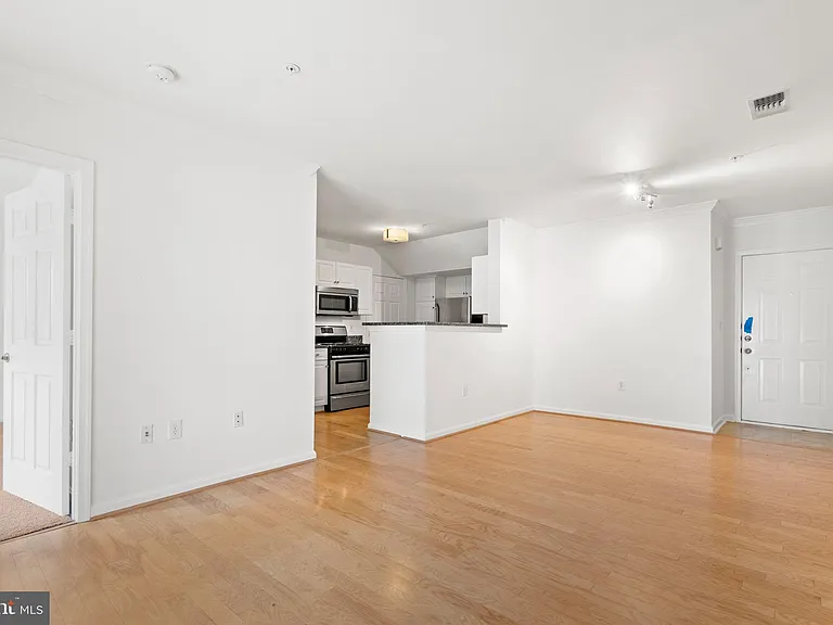 4525 Superior Sq #4525 — Photo 7