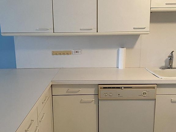 5th image of 2754 N Hampden Ct APT 1404
