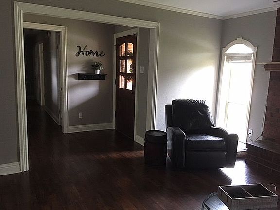 3rd image of 106 Windsor Dr