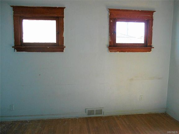 2nd image of 20 Arnold Pl