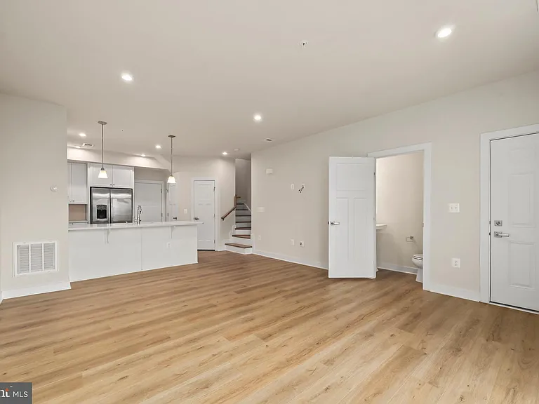 1733 Dunnington Pl — Photo 6
