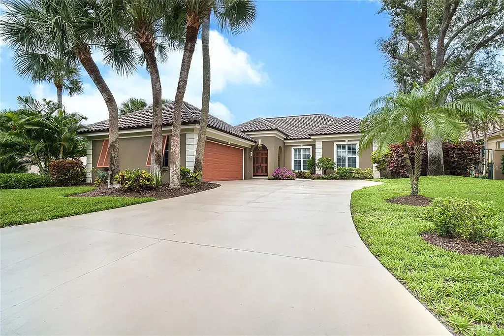 3 bed, 3.0 bath, 2872 sqft, $7,500 — Photo 2