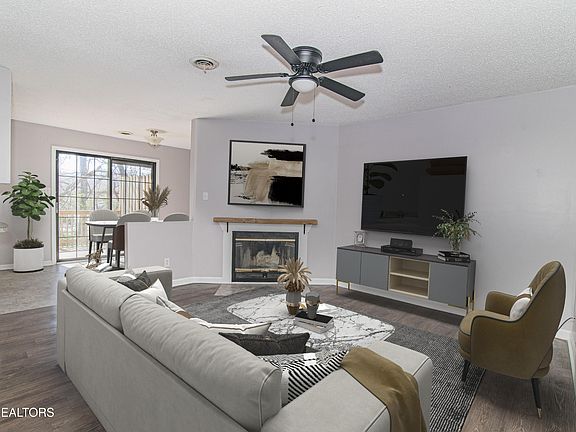 4th image of 916 Bradley Bell Dr