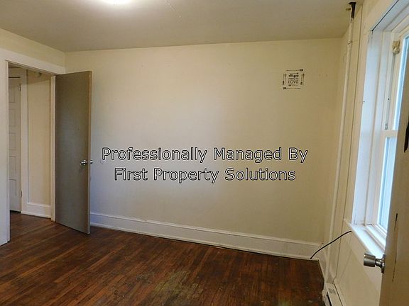 4th image of 112 1/2 Mason St APT 1