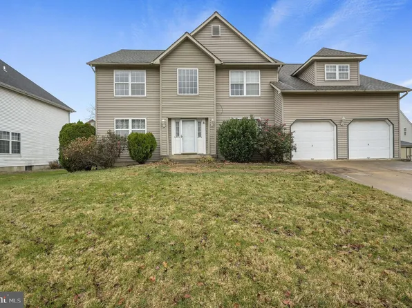 36 E Moyer Dr, Bear, DE 19701