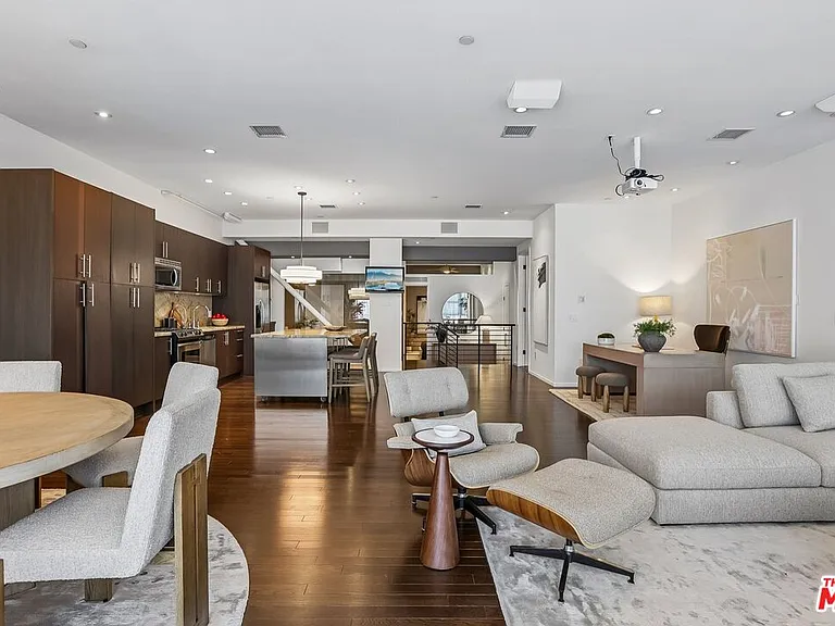 1645 N Vine St #911 — Photo 32