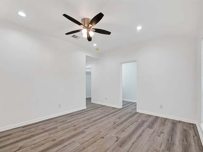 7725 Hoffman St #B — Photo 23