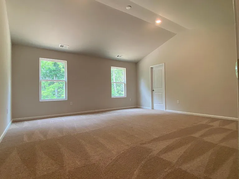 216 Caffee Dr — Photo 8