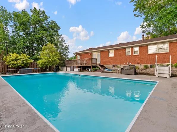 7404 Chant Ct, Louisville, KY 40214