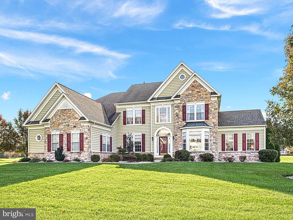 1st image of 214 Sammons Pond Dr