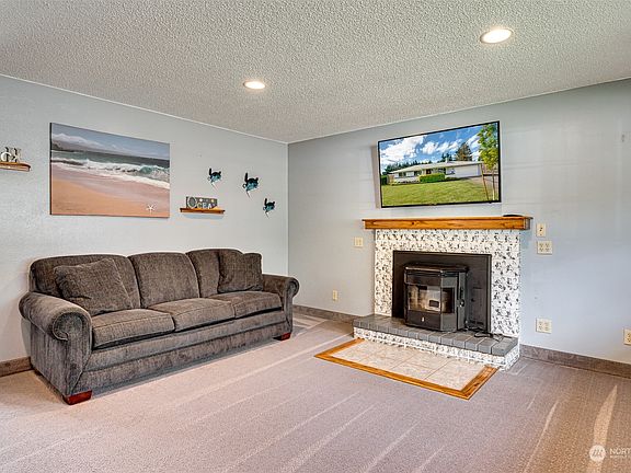 3rd image of 11009 NE 46th Street