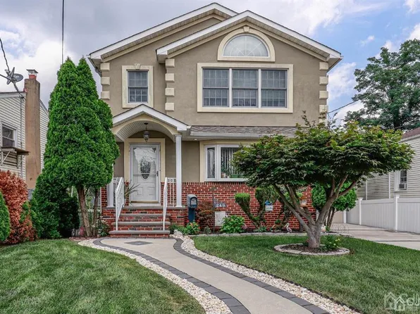 249 E Henry Pl, Iselin, NJ 08830