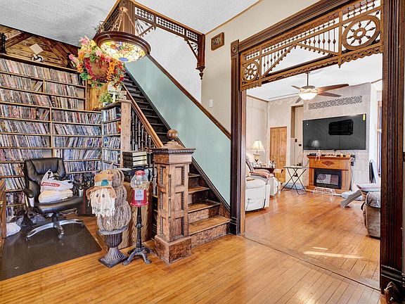 2nd image of 150 W Webster St