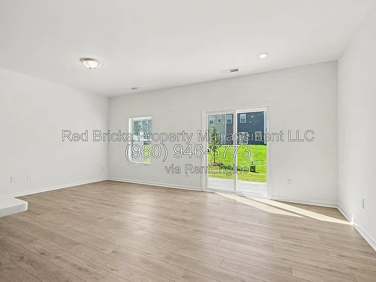 826 Earhart St NW — Photo 16