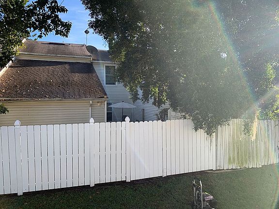 3rd image of 932 Brydie Ct