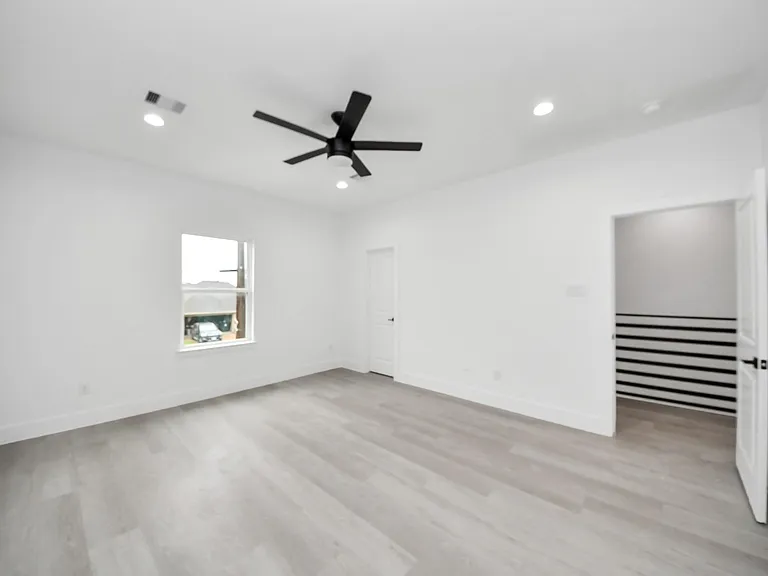 8218 Lawler St — Photo 21