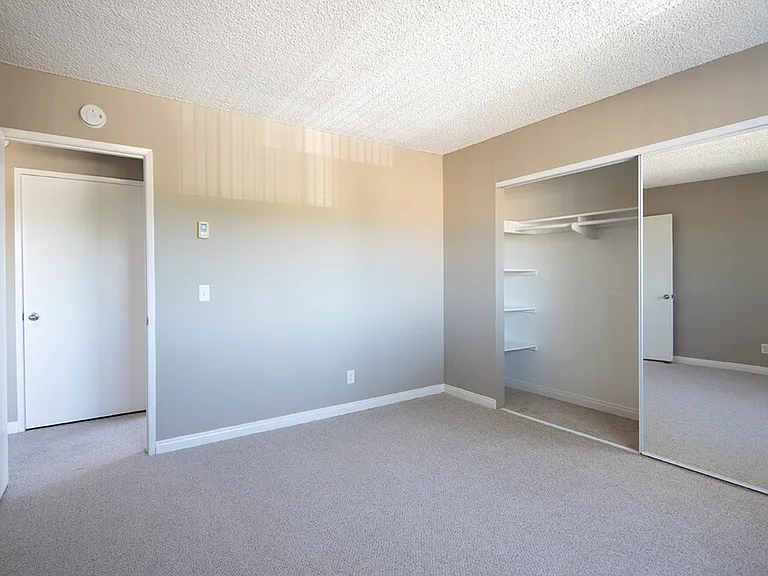 Royal Village Apartments — Photo 19