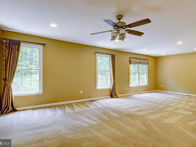 45 Lockwood Dr — Photo 32