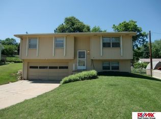 9514 Sherwood Cir, Bellevue, NE 68147