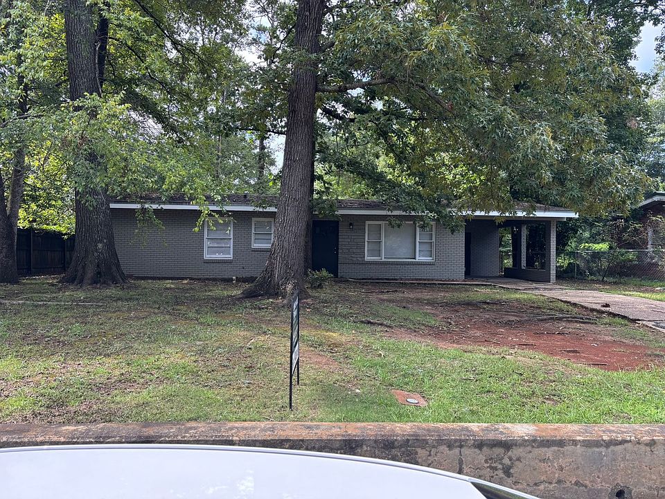 1st image of 2608 Walker St