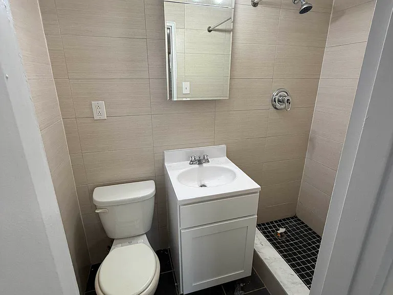 16420 Highland Ave #9M — Photo 12