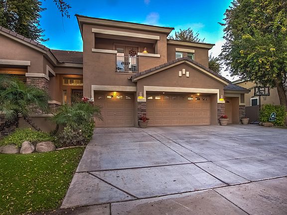 3rd image of 2976 E Sierra Madre Ave