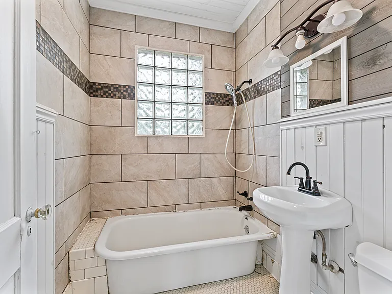 4421 Immanuel St — Photo 20