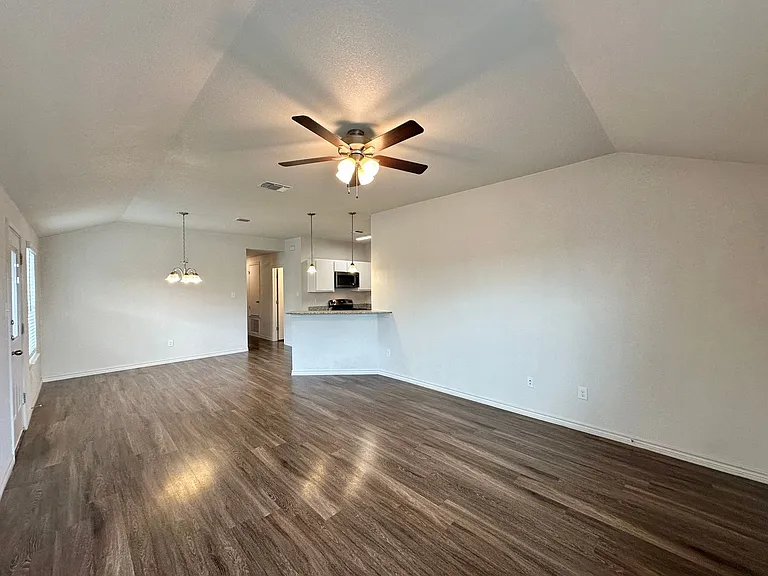 1837 Clovis Dr — Photo 5