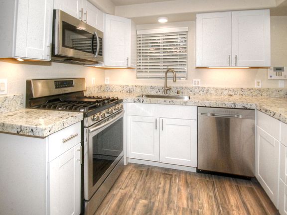 4th image of 541 Indian Bluff St Unit 202