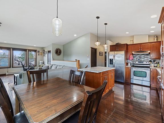 3rd image of 2735 B Rydal Ave