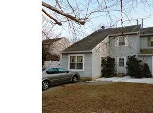 5 Hyacinth Ln, Sicklerville, NJ 08081