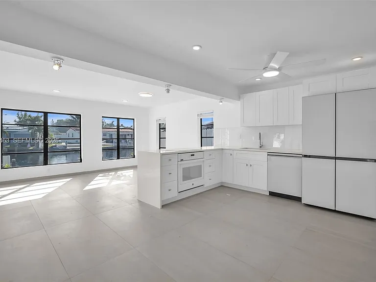 2706 Scott St — Photo 9
