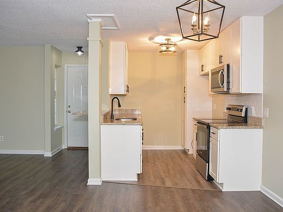 4th image of 120 Spanish Oak Ct APT C