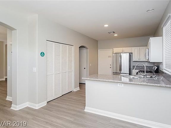 2nd image of 1058 Sweeping Vine Ave