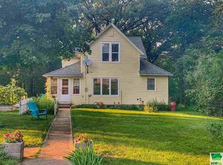 209 Ward St, Linn Grove, IA 51033