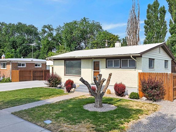 3rd image of 1119 Meadowbrook Ln
