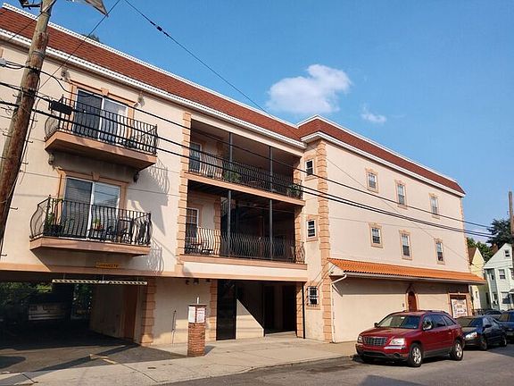 2nd image of 133 Lincoln Ave #4