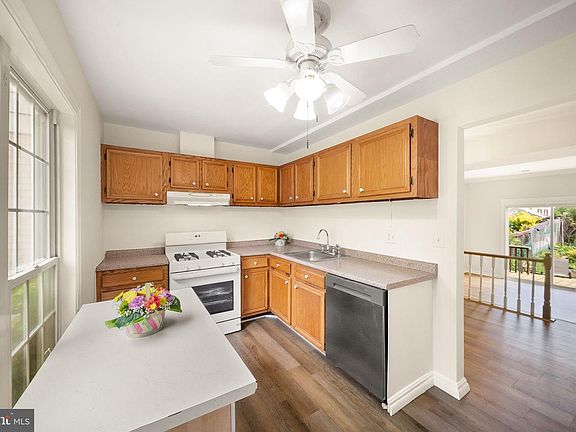 4th image of 7379 Colton Ln