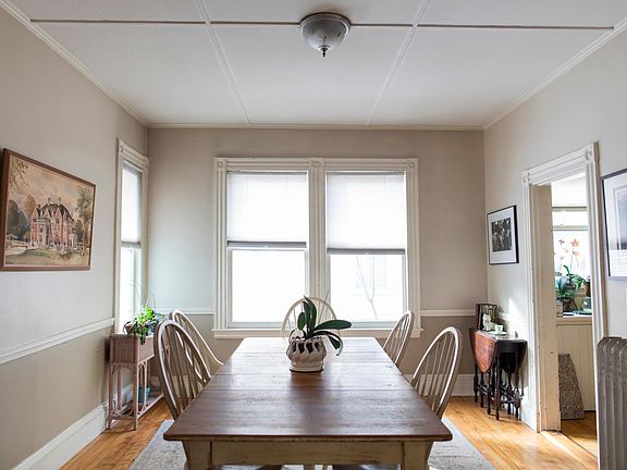 Dining Room (Rental not furnished)