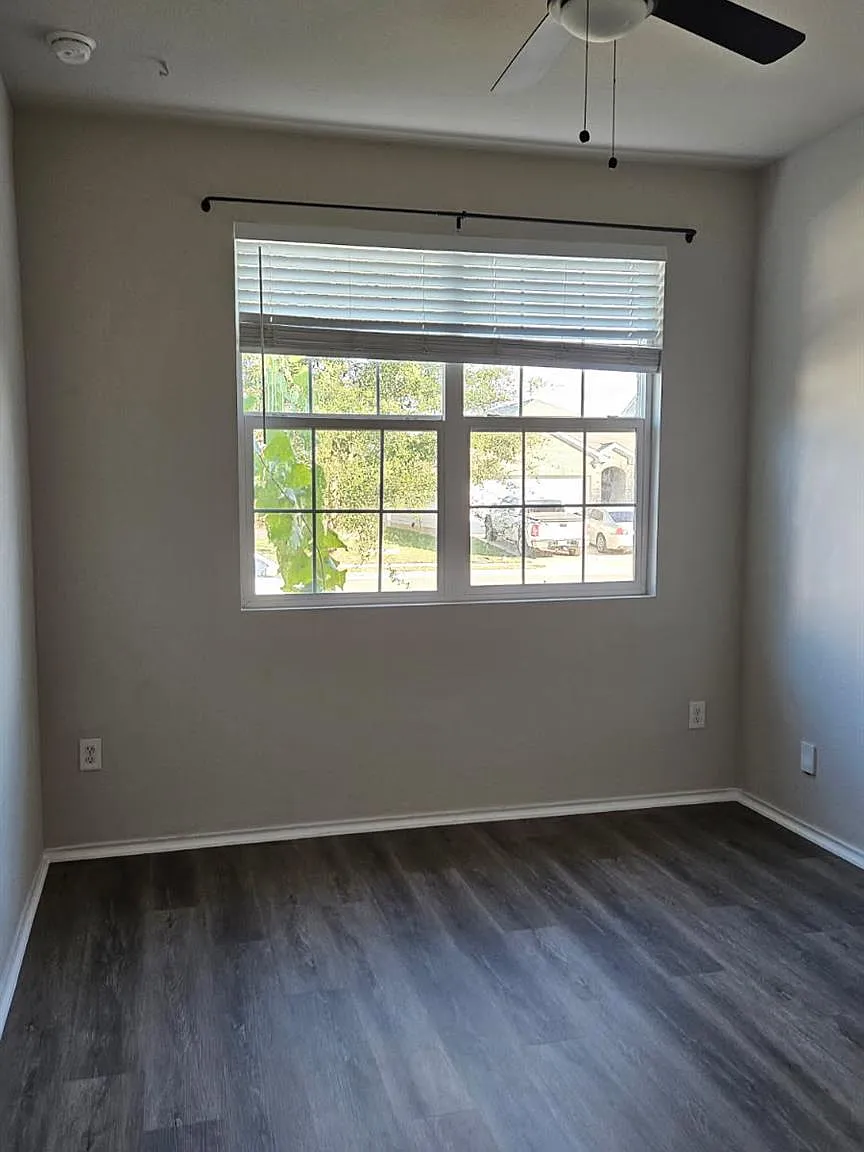 3 bed, 2.0 bath, 1401 sqft, $1,850 — Photo 3