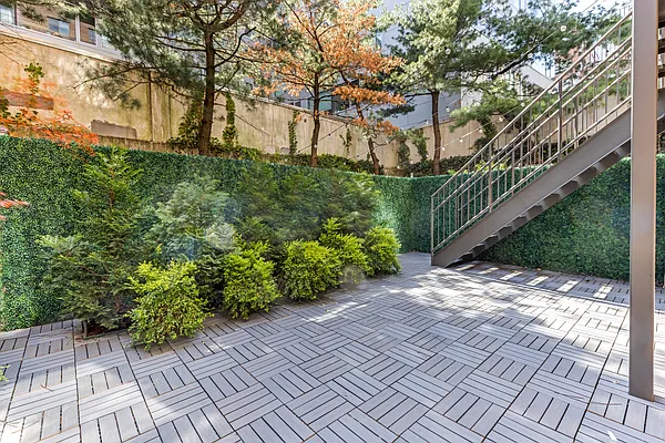 Rented by SERHANT. | media 37